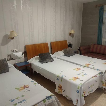 Hostal Burbia Villafranca Del Bierzo Exteriér fotografie