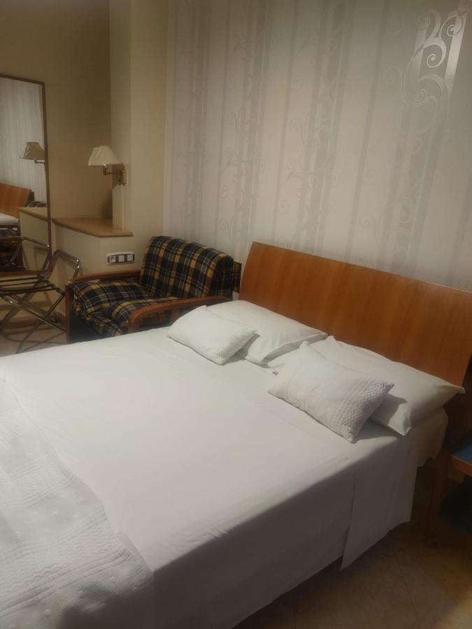 Hostal Burbia Villafranca Del Bierzo Exteriér fotografie
