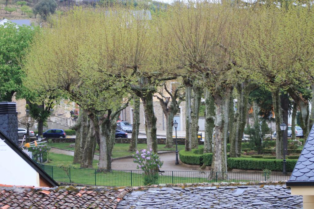 Hostal Burbia Villafranca Del Bierzo Exteriér fotografie