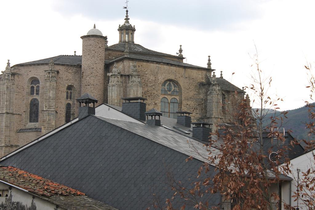 Hostal Burbia Villafranca Del Bierzo Exteriér fotografie