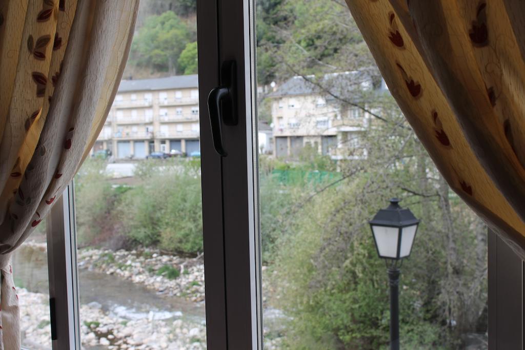 Hostal Burbia Villafranca Del Bierzo Pokoj fotografie